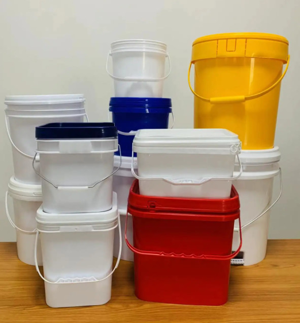 Permukaan halus 1.5mm ember plastik dengan tutup segel dan pegangan logam untuk cat air Makanan Chemical Coating
