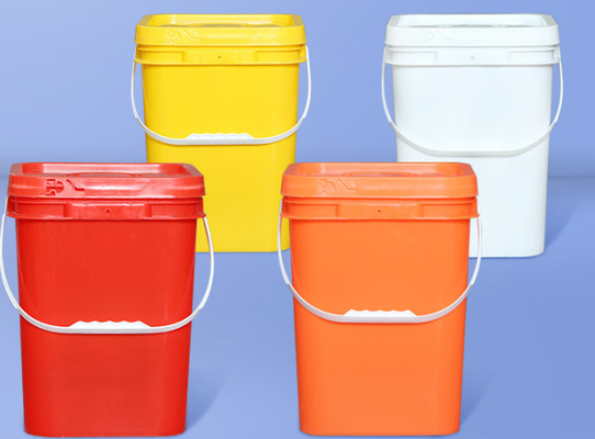Handle termasuk wadah plastik persegi putih untuk fungsionalitas yang ditingkatkan